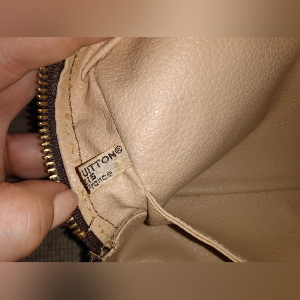 Louis Vuitton crossbody bag - Picture 10 of 16